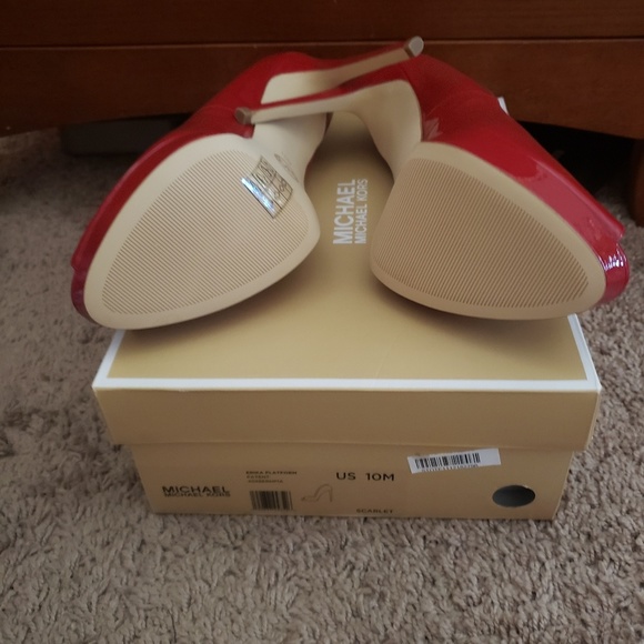 Michael Kors Erika platform pumps - Picture 2 of 5